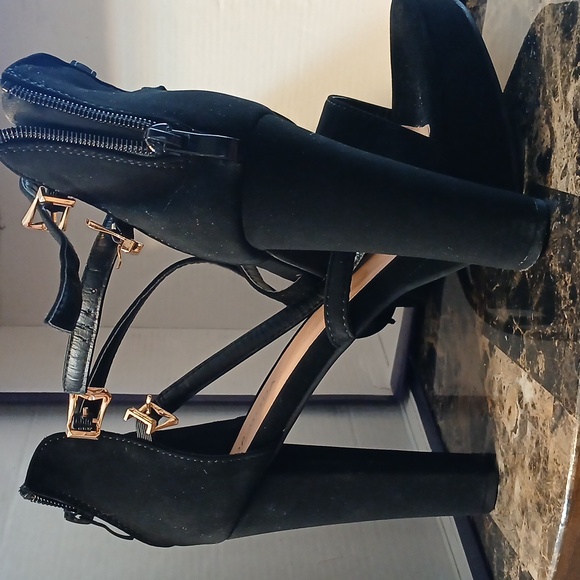 Black Platform Heels with Chunky Heel and Straps - Picture 2 of 6